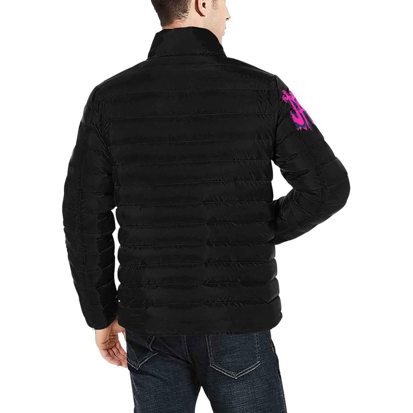 Giacca Bomber Uomo Collezione JSports Momo K47 Neon Pulse ArmTag JSHUB – Base Nera con Stampa Centrale e Tag Spalle Fucsia Neon