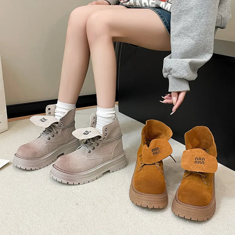 Stivali Stringati con Plateau Punta Tonda