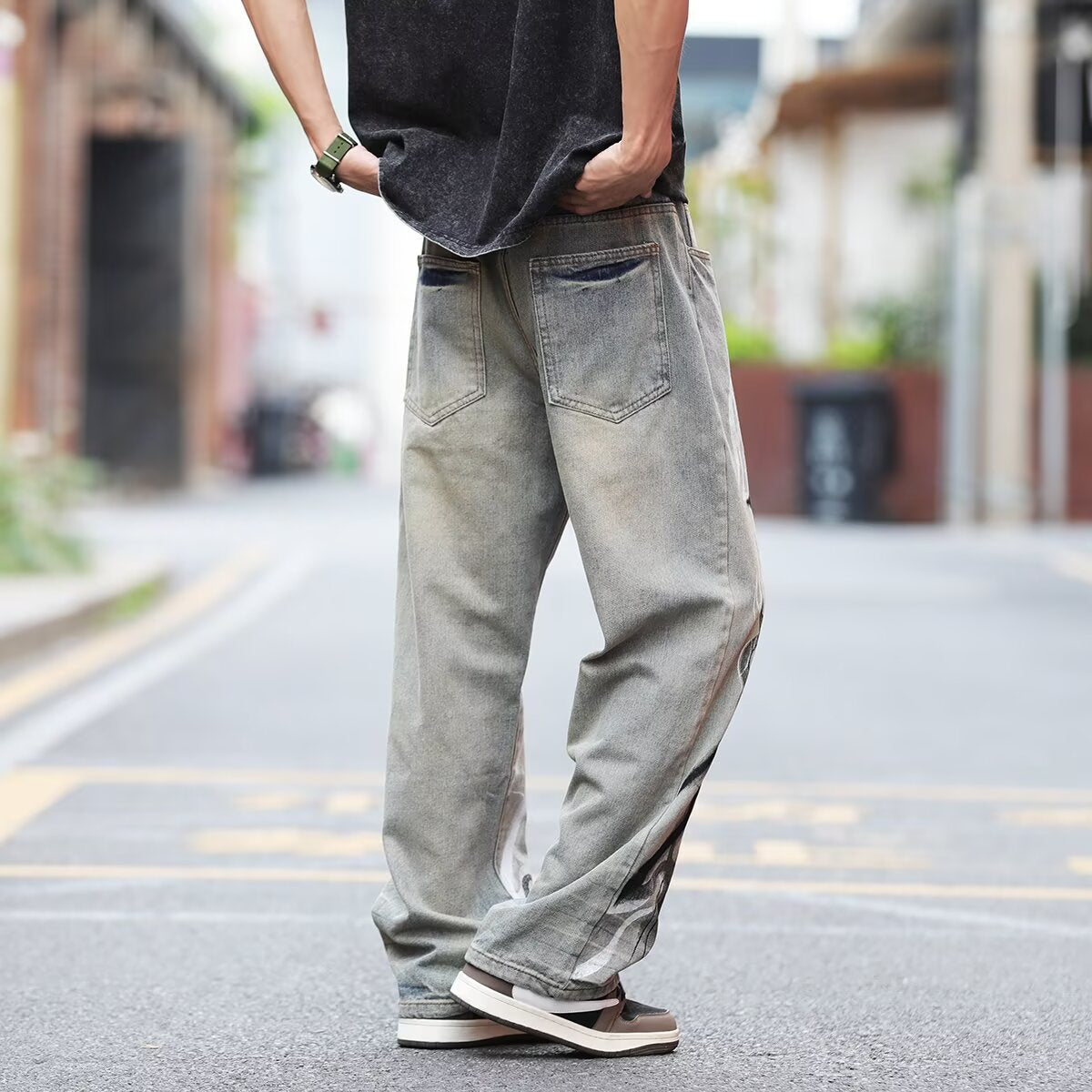 Jeans dritti vintage con graffiti fiamma